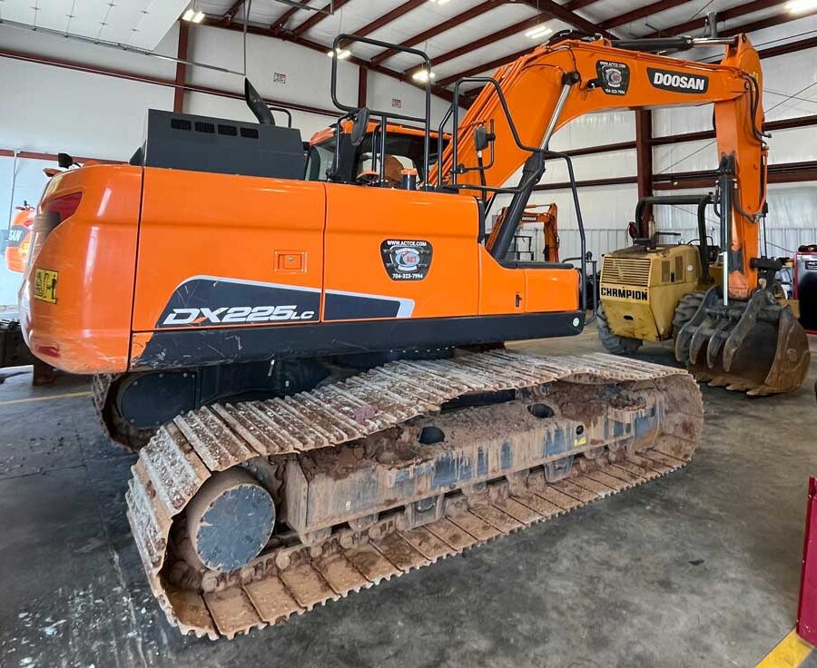 Doosan-DX225-E041447-side