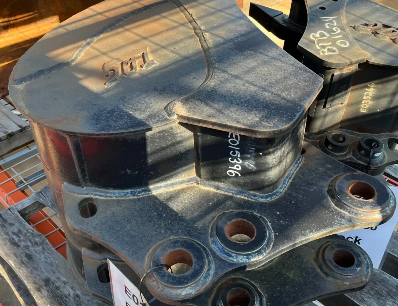 Takeuchi Pin-on Bucket – fits Takeuchi TB260 – E015396