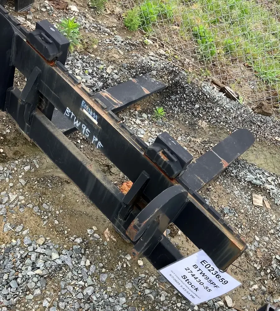 Takeuchi 48″ Pallet forks and frame for TW95 – E023659